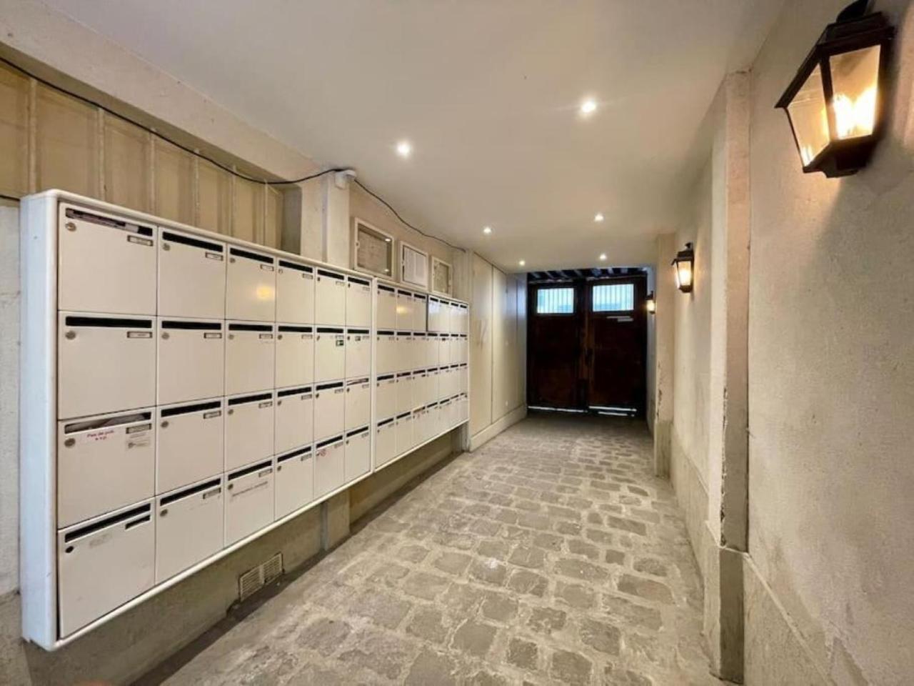 La Galerie Des Archives-unique And Elegant Gem-marais Aircond Apartment